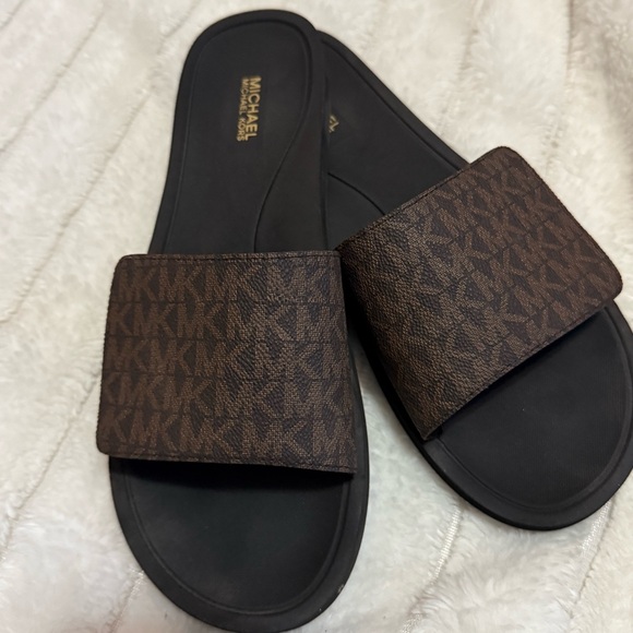 Michael Kors Slides - Picture 1 of 2